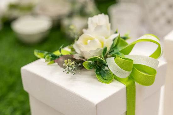 Gift Box Small Complete with Ribbon and Silk Flowers - HASHTAG