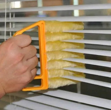 Venetian blind cleaning brush