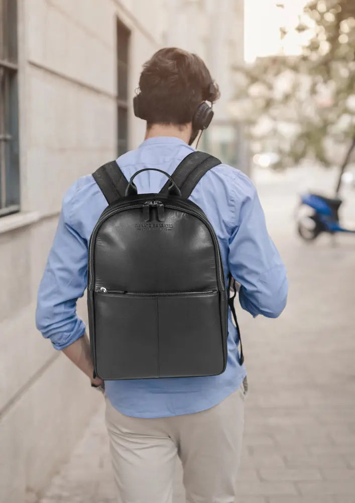 RB2001A | Netbook/Tablet Carrier Backpack in Nylon/Vera Leather, with light grain. Zipper closure and adjustable shoulder straps - Black color - Dimensions: 27 x 38 x 14 cm. Packaging: Non-Woven Fabric Bag-4