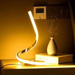 Lampade da tavolo moderne a LED Lampade da scrivania da lettura in metallo acrilico artistico Camera da letto Comodino Soggiorno Studio Luci notturne decorative USA/UE HASHTAG