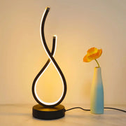 Lampada da tavolo a LED in stile moderno con attenuazione a tre colori e alimentatore USB: la scelta perfetta per la decorazione domestica HASHTAG