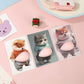 Adesivo 3D per pancia di cane Shiba Inu - Cucciolo carino con vestito arancione e sfondo rosa tenue, autoadesivo in silicone - My Hashtag Shop