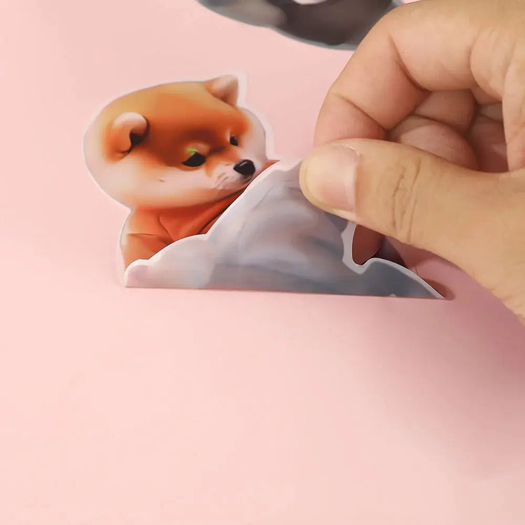 Adesivo 3D per pancia di cane Shiba Inu - Cucciolo carino con vestito arancione e sfondo rosa tenue, autoadesivo in silicone - My Hashtag Shop