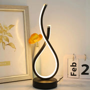 Lampada da tavolo a LED in stile moderno con attenuazione a tre colori e alimentatore USB: la scelta perfetta per la decorazione domestica HASHTAG