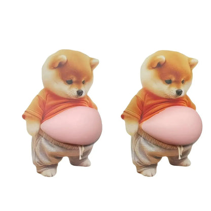 Adesivo 3D per pancia di cane Shiba Inu - Cucciolo carino con vestito arancione e sfondo rosa tenue, autoadesivo in silicone - My Hashtag Shop