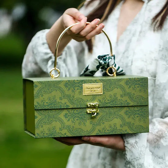 Metal Handheld Gift Box With Luxury Scarf. Liebe - Making Life Easier