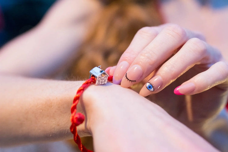 Family Filo Rosso del Destino